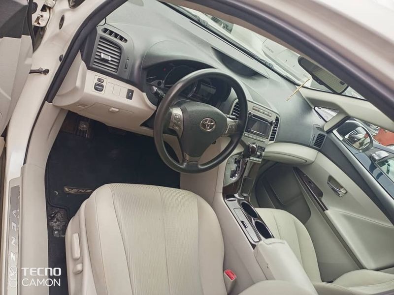 Thumbnail 2 of 2012 Toyota Venza
